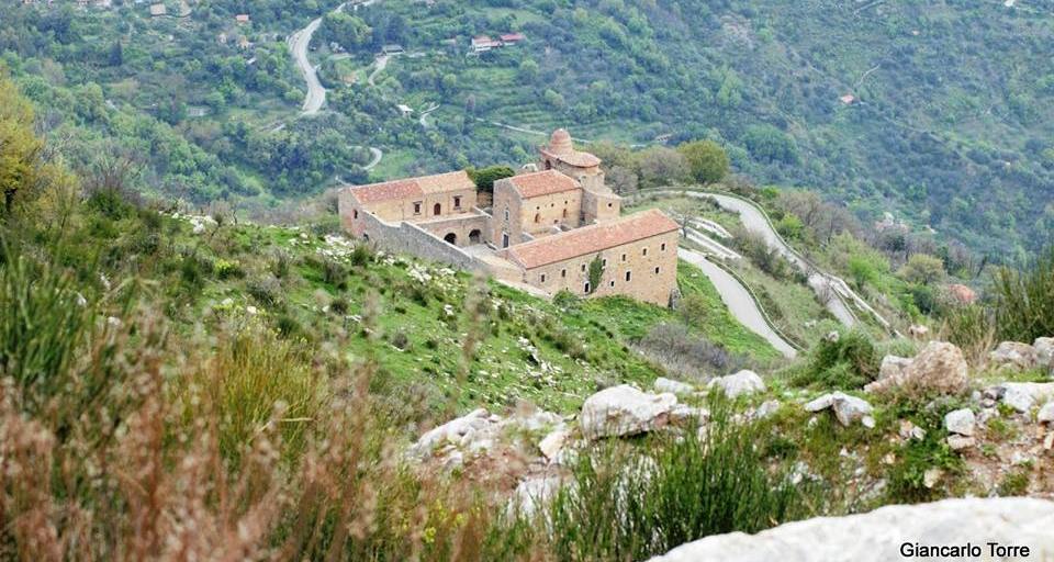ESCURSIONE DA SAN MARCO D'ALUNZIO AL CONVENTO DI FRAGALÀ - PeriPeri Catania
